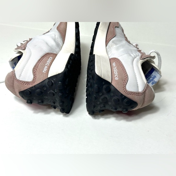 New Balance 327, in a white, pink, and red colorway size 7.5 - Picture 5 of 14